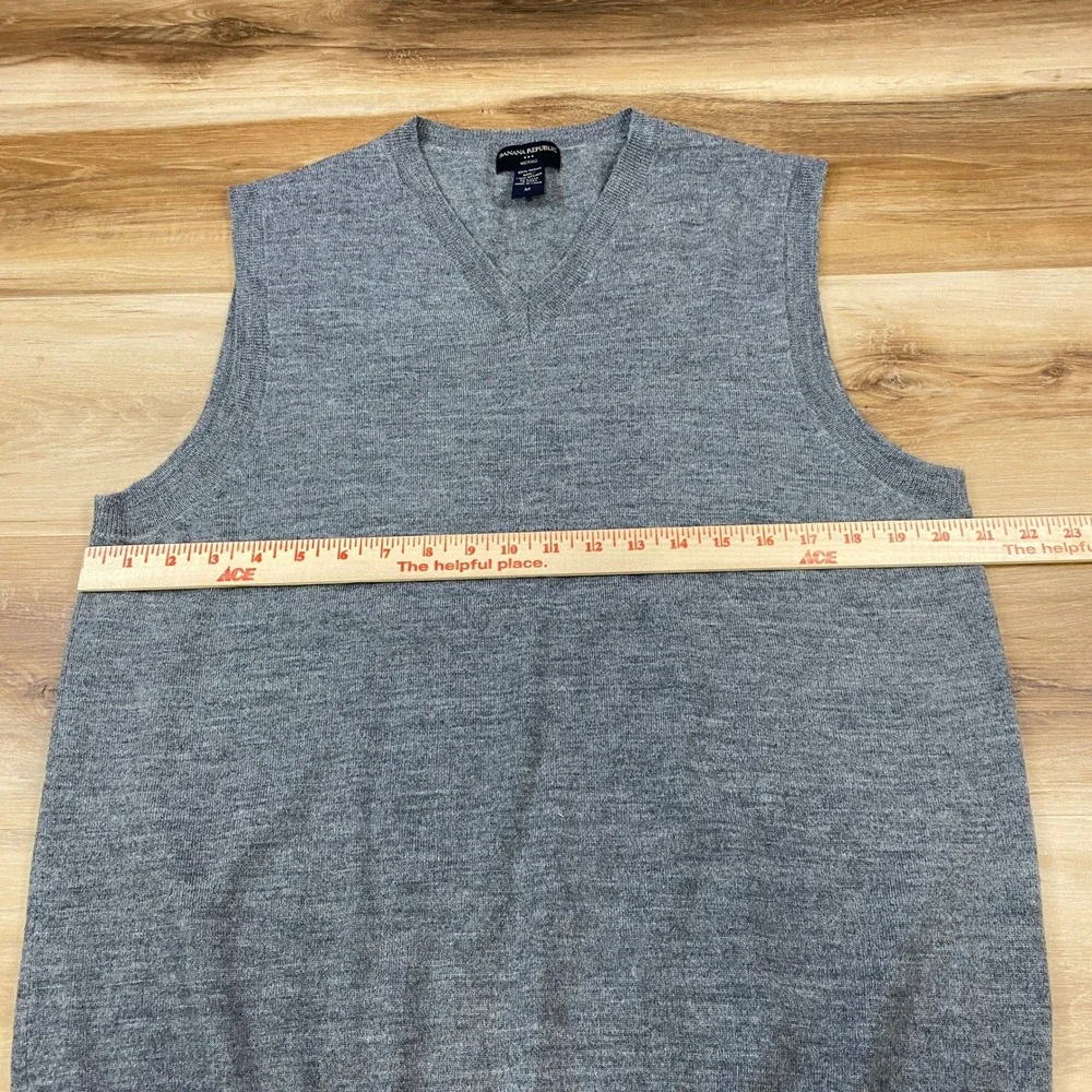 Banana Republic‎ Sweater Vest Mens M Merino Wool Classic Fit Grey Quiet Luxury